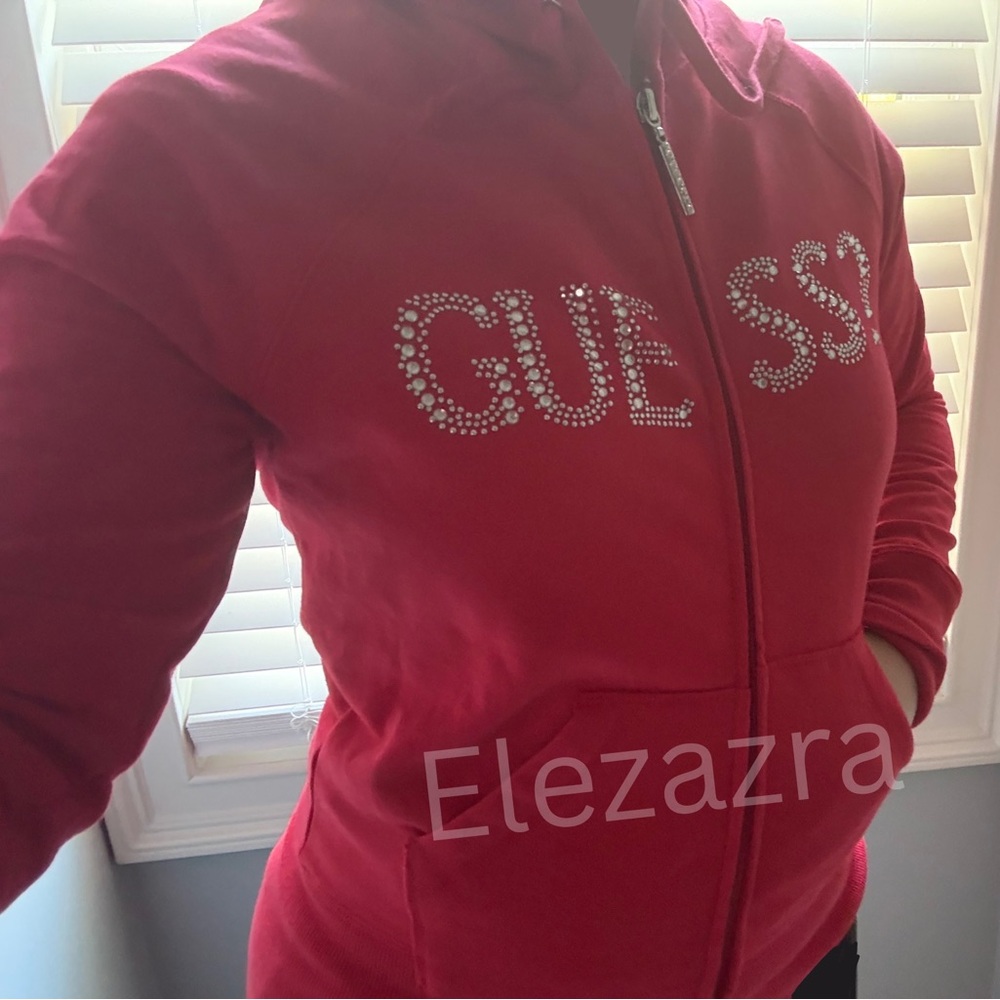 2000s GUESS Women's Red Zip-Up Hoodie